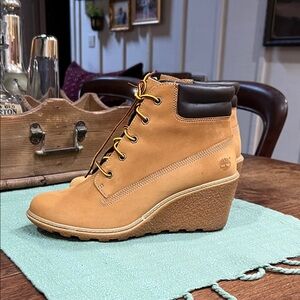 Timberland Amston Wedge Boots (Practically NWOT)